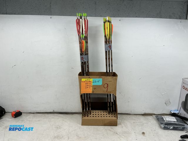 Lot 2-62400 - Arrows Aluminum Package No. 2- Easton Superlite aluminum alloy arrow shafts, 28 total arrows (28) wi...
