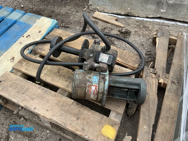 Lot 2-63122 - 2 piece electrical pumps model number VBV-44F3