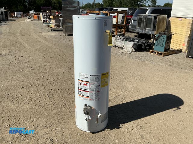 Lot 2-76705 - Scratch & Dent Sure Comfort SCG40T03ST34U1 Hot water Heater