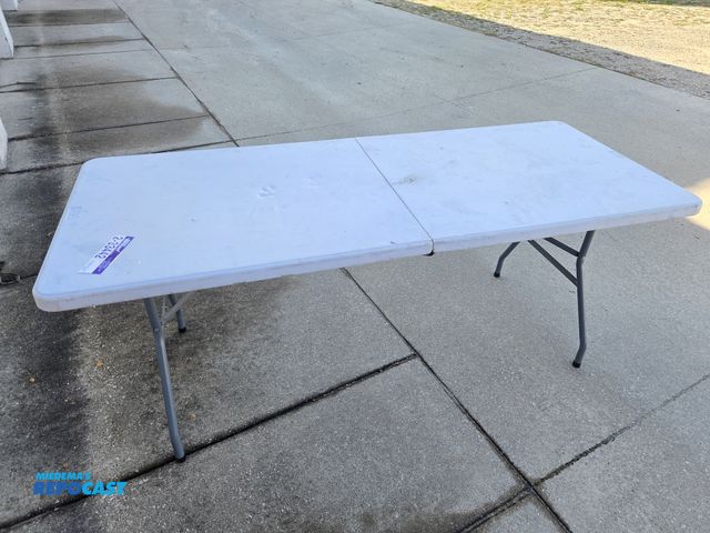 Lot 2-33442 - 6' folding table