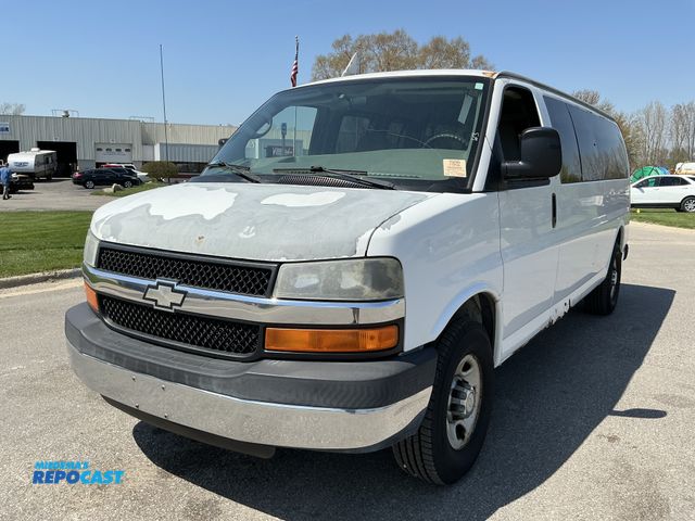 Lot 2-75543 - 2007 Chevrolet Express LS 3500 Extended Passenger Van RWD