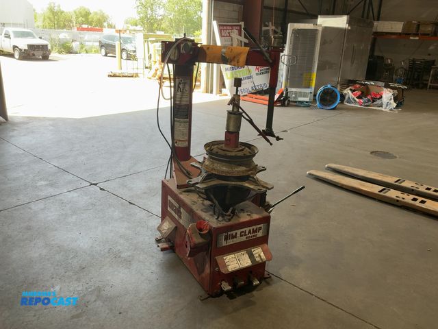 Lot 2-15325 - Coats Rim Clamp 5040E electric-drive rim clamp tire changer designed for routine and high-performanc...