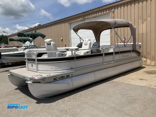 Lot 2-20249 - 2006 Premier 250 Legend 24ft 9in Pontoon Boat