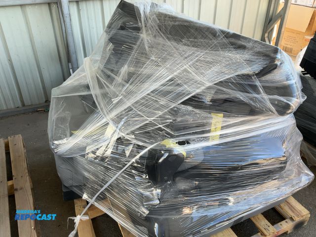 Lot 2-75964 - Fountain 2024 f 550 gun lake 2024 f 550 center consoles