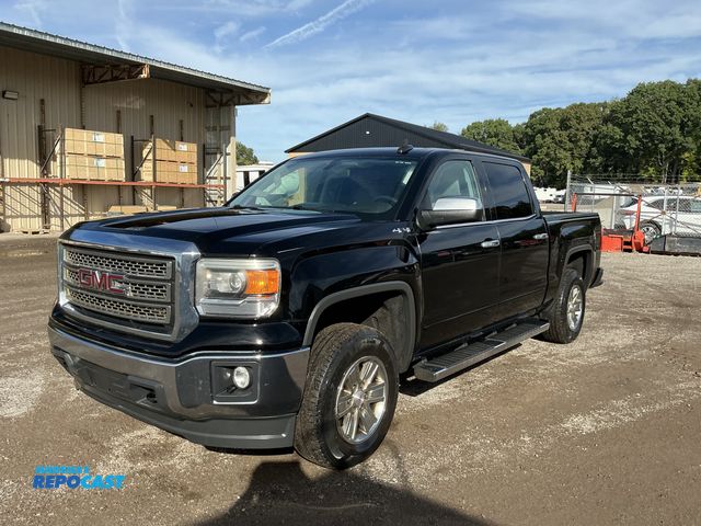 Lot 2-31036 - 2015 GMC Sierra 1500 SLE Crew Cab 4WD Crew Cab Standard Box Pickup Truck 4x4