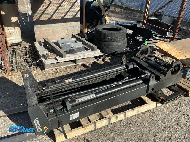 Lot 2-35455 - Crown FC Lift Truck/Forklift Straight Mast