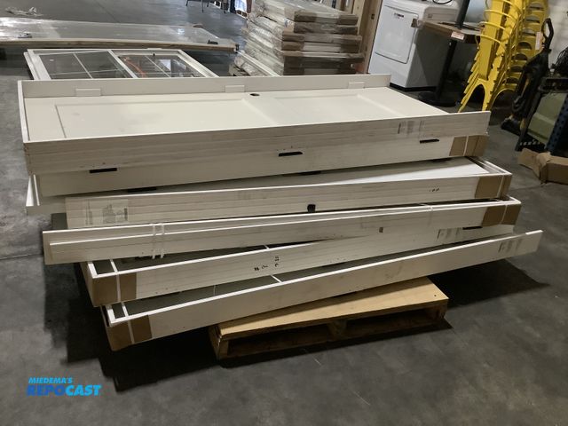Lot 2-65771 - 6 White Wooden Doors with Frames