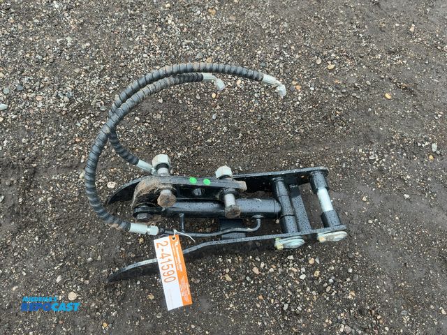 Lot 2-41590 - New Hydraulic Thumb Attachment for Chinese Mini Excavator