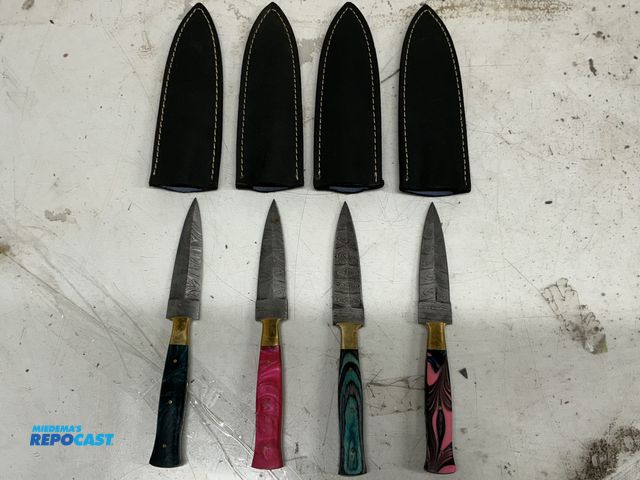 Lot 2-92137 - Lot of (4) Collectible 4” blade Damascus Steel Dagger Knives w/ black leather sheathes