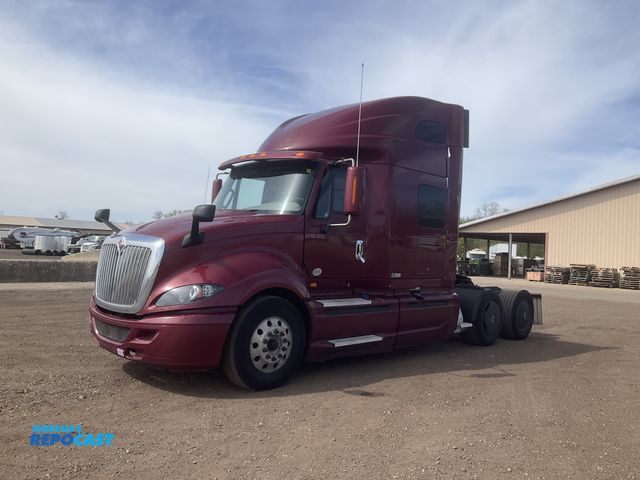 Lot 2-11818 - 2015 International Prostar 6x2 Semi Truck