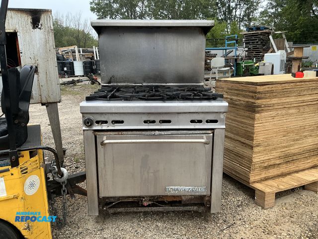 Lot 2-18107 - Montague Grizzle 6-burner Range