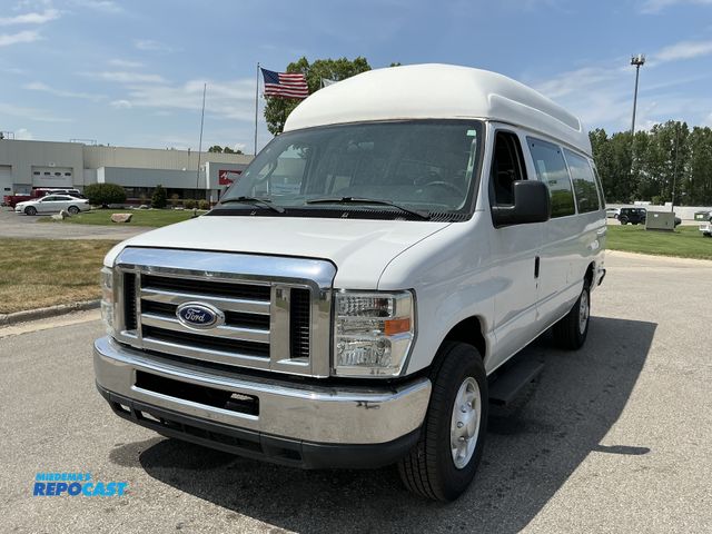 Lot 2-76800 - 2013 Ford E-250 Extended Passenger Van RWD