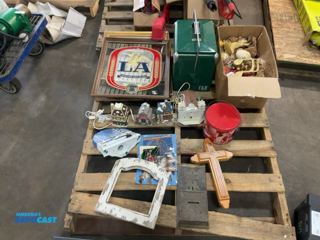 Lot 2-27262 - Skid lot of miscellaneous house hold items including mirrors wall decorations ornaments and more