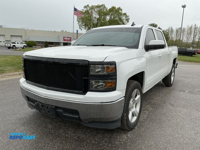 Lot 2-39622 - 2015 Chevrolet Silverado 1500 LT Crew Cab Standard Box Pickup Truck RWD