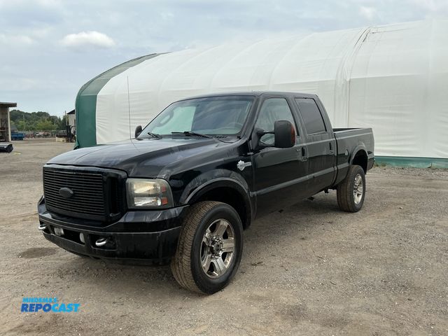 Lot 2-90434 - 2006 Ford F350 SD Harley Davidson Crew Cab 4WD Crew Cab Long Box Pickup Truck 4x4