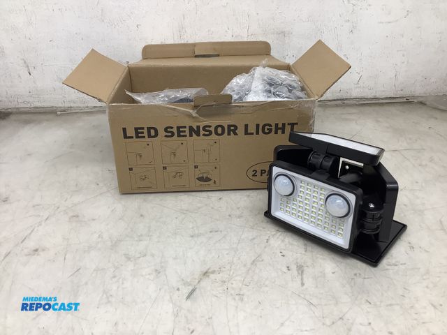 Lot 2-93303 - LED sensor light pack of 2