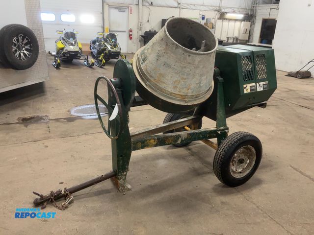Lot 2-33997 - Stone 65-CM Towable Concrete Mixer