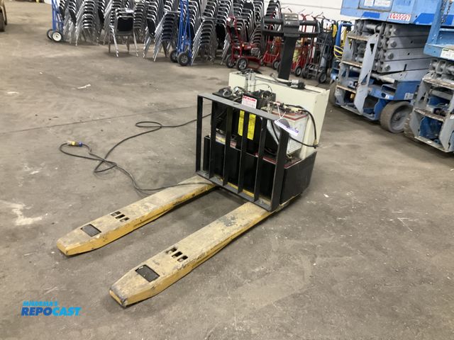Lot 2-33516 - Crown electric pallet jack model 40GPW-4-14, 4,000LB lift capacity, 43”L x 6-1/2”W forks, 24 volt DC...