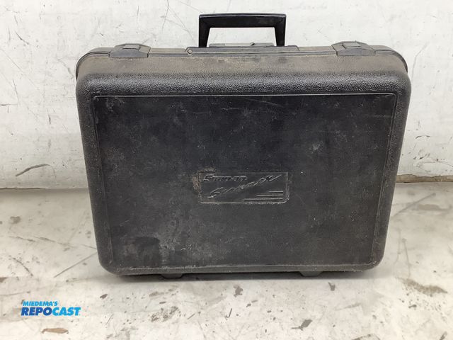Lot 2-35114 - Snap on scanner (mt2500) scanner comes with cartridges depending on the vehicle.
