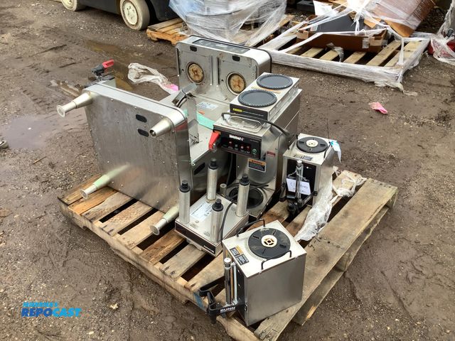 Lot 2-93480 - Lot of various Bunn coffee machines including model ICB TWIN SH, CWTF15, and 21.5GPR-FF
