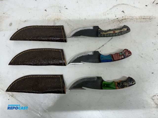 Lot 2-92623 - Lot of (3) Collectible 4” blade skinner knives w/ brown leather sheathes