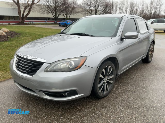 Lot 2-43453 - 2014 Chrysler 200 Limited Sedan FWD