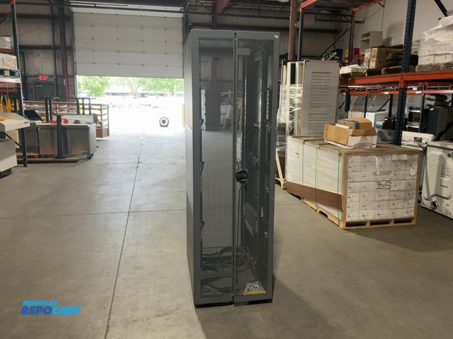 Lot 2-92735 - Hewlet-Packard Portable Modular Power Distribution Unit - 24”x38”x79”