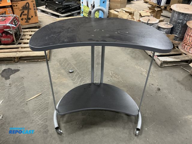 Lot 2-95193 - Table
