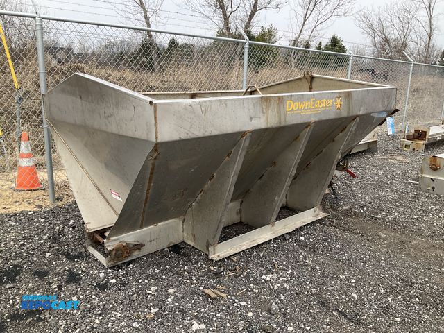 Lot 2-91569 - Down Easter Hopper Salt Spreader Salt