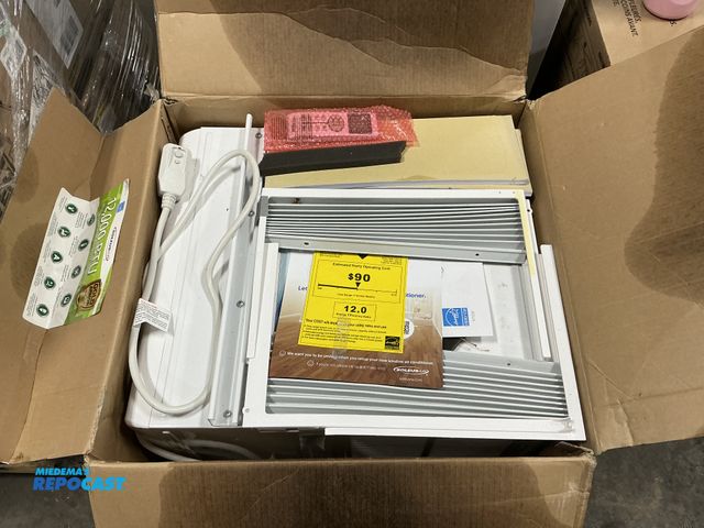 Lot 2-18833 - Soleus Air12000 BTU Window Air Conditioner