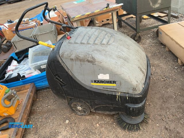 Lot 2-18049 - Karcher professional floor sweeper KM 85/50 W