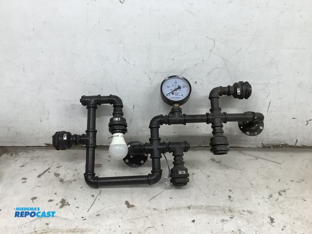 Lot 2-65743 - Rustic water pipe wall light 60W