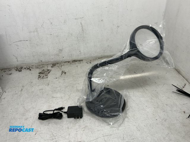 Lot 2-75513 - Desk Bright 300 cob led magnifier and desk lamp