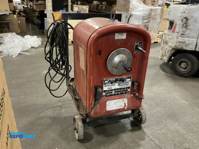 Lot 2-11119 - Lincoln IDEALARC 250 Welder