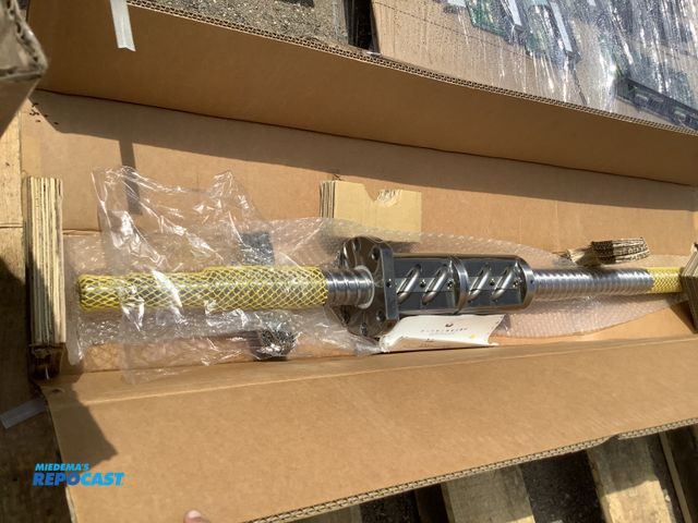 Lot 2-96058 - (1) industrial ball screw assembly