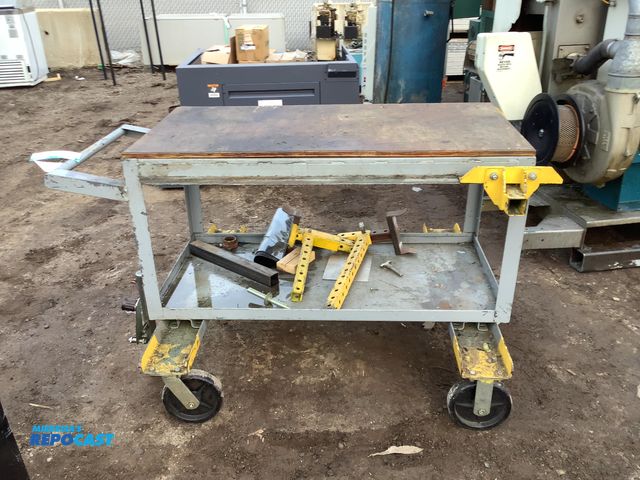 Lot 2-92225 - Heavy duty industrial cart, with 4 caster wheel