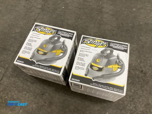 Lot 2-93953 - Lot of (2) 2.5gal. Stinger Wet/Dry Vacuums