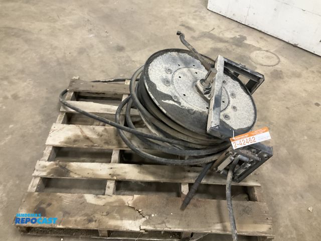 Lot 2-42462 - Hose reel with fluid hose