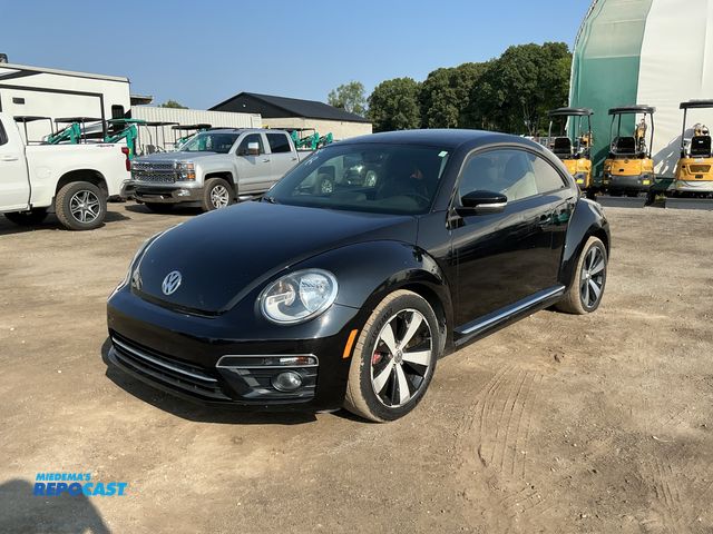 Lot 2-30556 - 2014 Volkswagen Beetle 2.0T Turbo Coupe Hatchback FWD