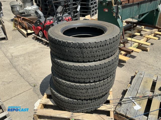Lot 2-76229 - set of 4 Michelin tires 225-70R 19.5 load range G