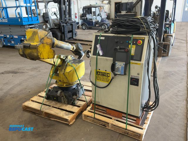 Lot 2-33289 - 2011 Fanuc Robot M-710ic/50 Robot with Controller, Robot No, R11Y02197, 560 KG, Controller is a Fanu...