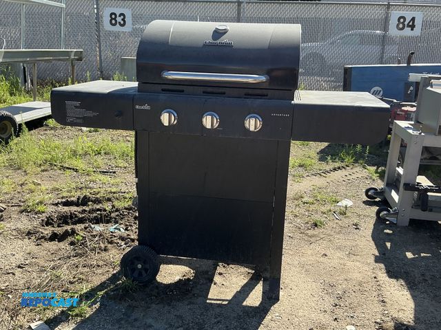 Lot 2-16140 - Char-Broil Advantage liquid propane gas Grill