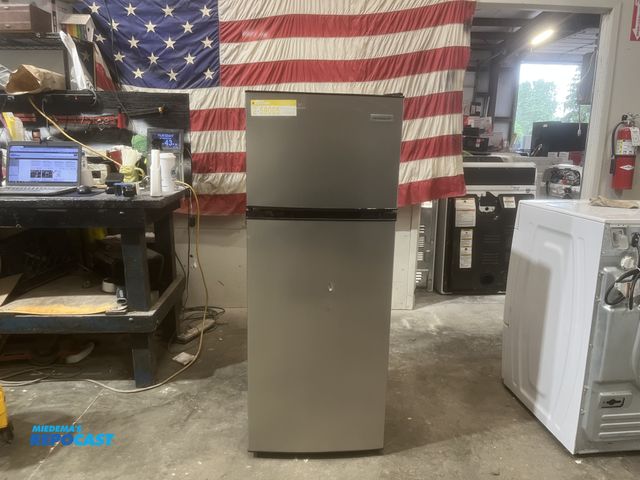 Lot 2-59005 - Frigidaire 7.5 cubic feet Mini Refrigerator/Freezer new scratch and dent  energy star door storage