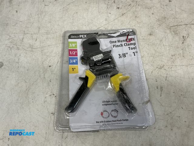 Lot 2-93620 - Apollo PEX -3/8"-1" One-Hand Pinch Clamp Tool