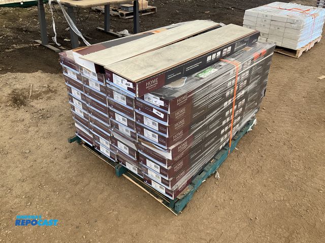Lot 2-60006 - Approximately 706.8 Sq Ft Home Decorators Laminate Wood Flooring Rockwater Oak