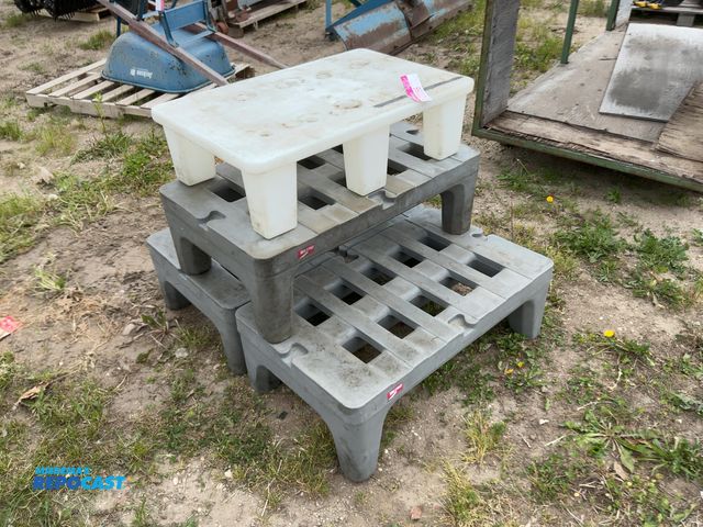 Lot 2-22056 - Lot of (4) Poly Dunnage Racks / Risers for Walk In Coolers,  three are Metro 36”x22”x12” tall and on...