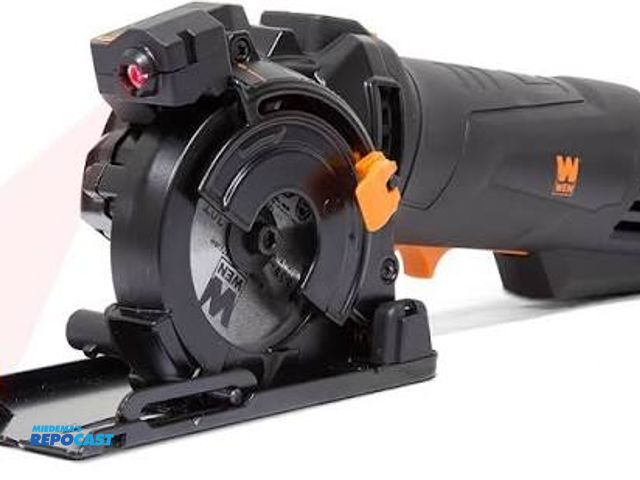 Lot 2-96139 - Wen 3-3/8” compact circular saw model 36704