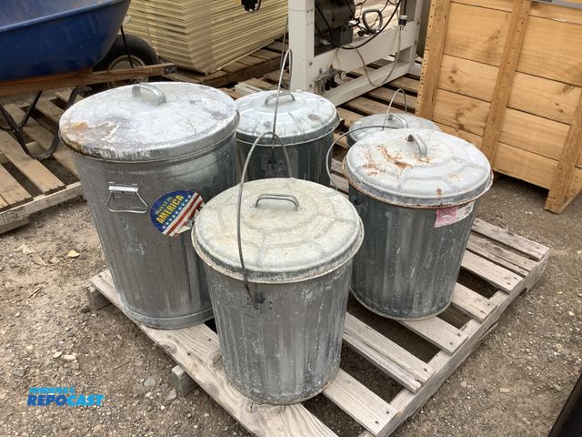 Lot 2-35218 - 3-16 Gallon Garbage Cans with Lid Locks
1-8 Gallon Garbage Can with lid Lock
1-20 Gallon Garbage can