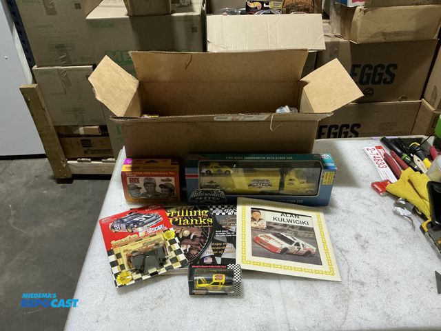 Repocast.com - Lot 2-74833 - Box of (2) Great Lakes Grilling MIS Themed ...