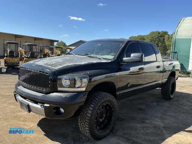 Lot 2-20038 - 2007 Dodge Ram 2500 SLT Mega Cab 4WD Mega Cab Standard Box Pickup Truck 4x4